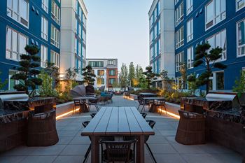 Outdoor dining & bbq grills